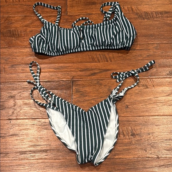 ADOREME Med TOP Small BOTTOM Striped Bikini Set - Picture 8 of 8